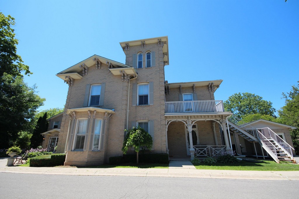 Oxford Manor Retirement Residence